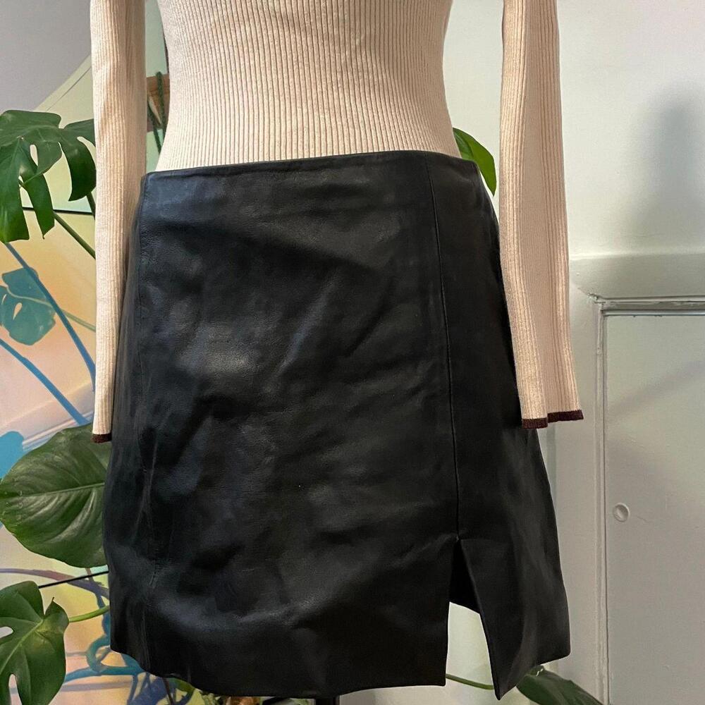 Lamarque lamb leather skirt size 6. originally $400 - Picture 3 of 8
